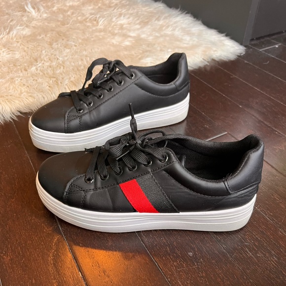 Amazing condition black chunky shoes sneakers with red strip. Size 9 - Picture 7 of 13